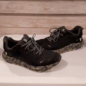 Men's 11 Under Armour shoes